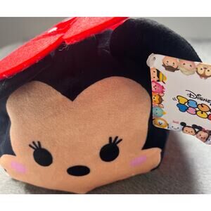 Disney plush Tsum‎ Tsum 7" Minnie Mouse polka dot with Tags 
Tag is bent